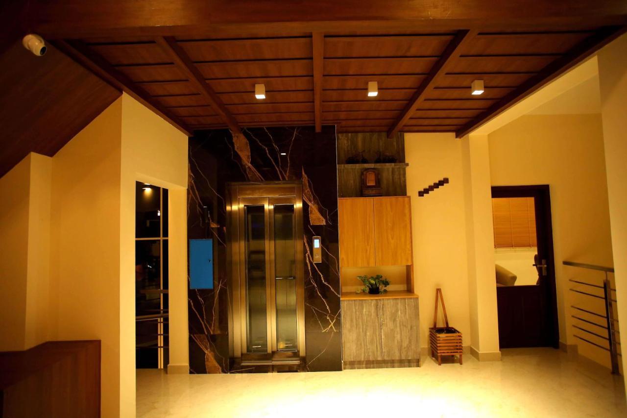 Hôtel Kira Palace Residency à Ernakulam Extérieur photo