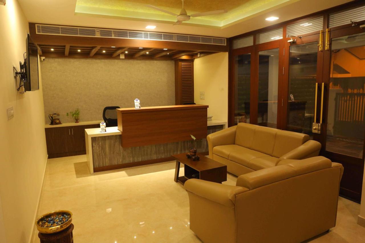 Hôtel Kira Palace Residency à Ernakulam Extérieur photo