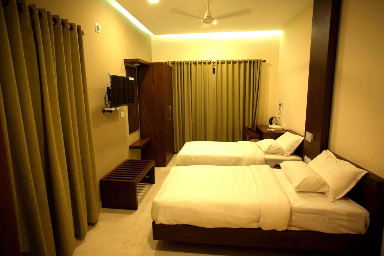 Hôtel Kira Palace Residency à Ernakulam Extérieur photo