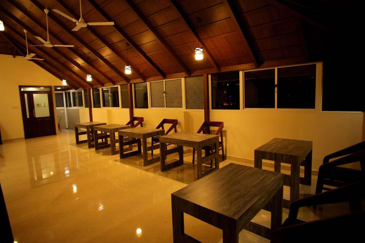 Hôtel Kira Palace Residency à Ernakulam Extérieur photo