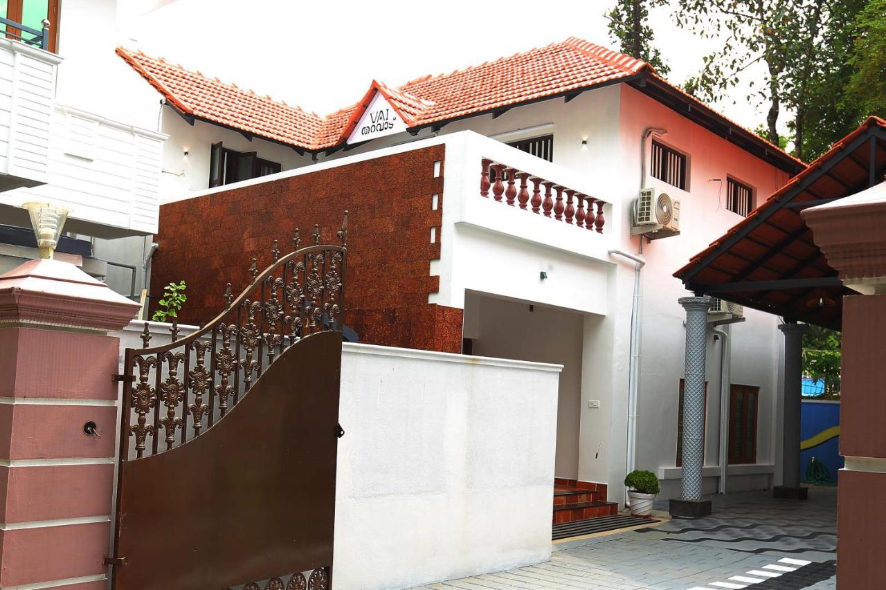 Hôtel Kira Palace Residency à Ernakulam Extérieur photo