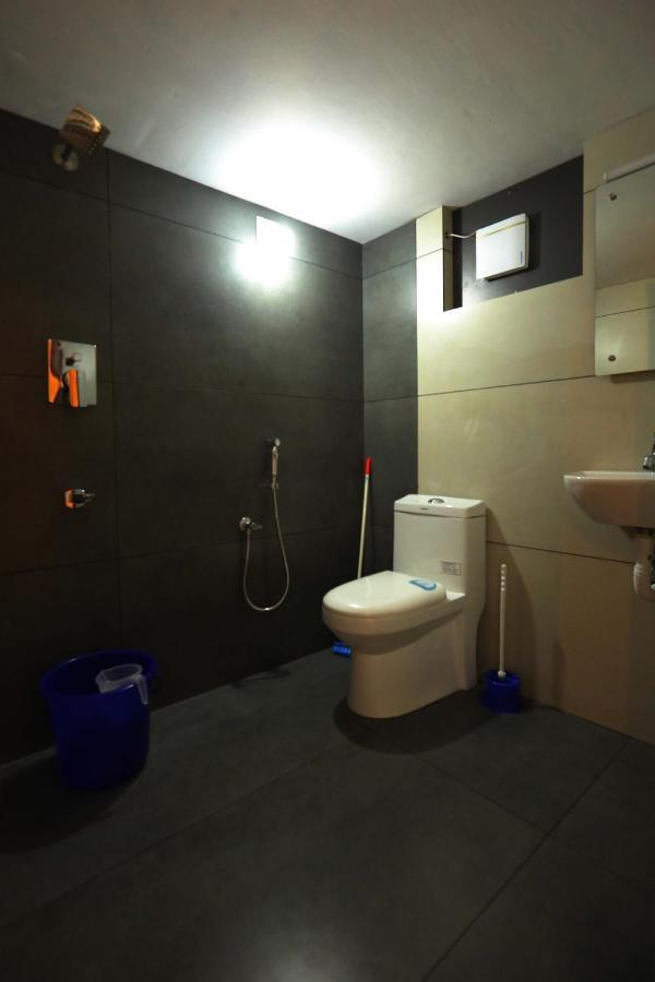 Hôtel Kira Palace Residency à Ernakulam Extérieur photo