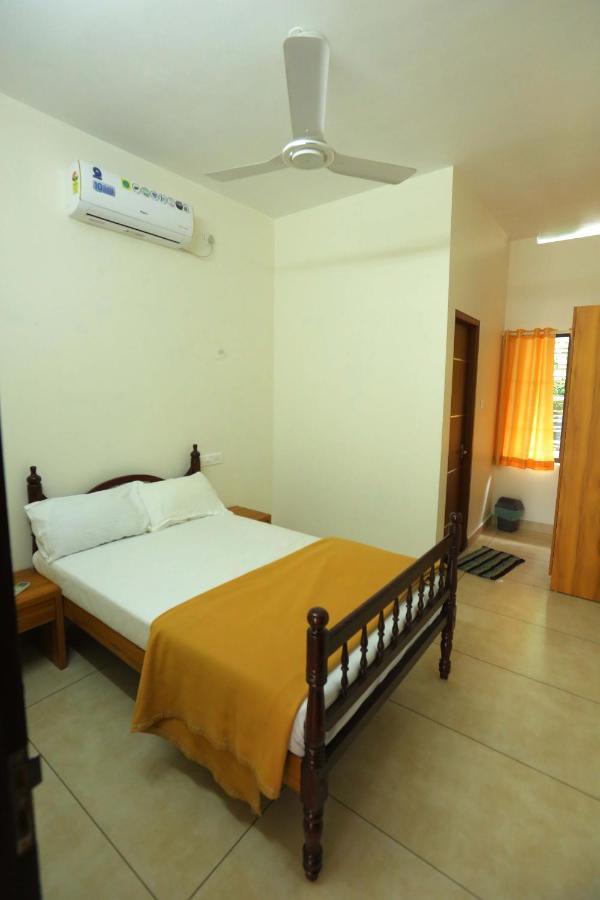 Hôtel Kira Palace Residency à Ernakulam Extérieur photo