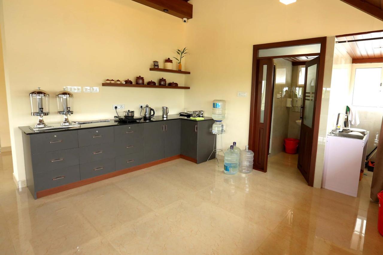 Hôtel Kira Palace Residency à Ernakulam Extérieur photo