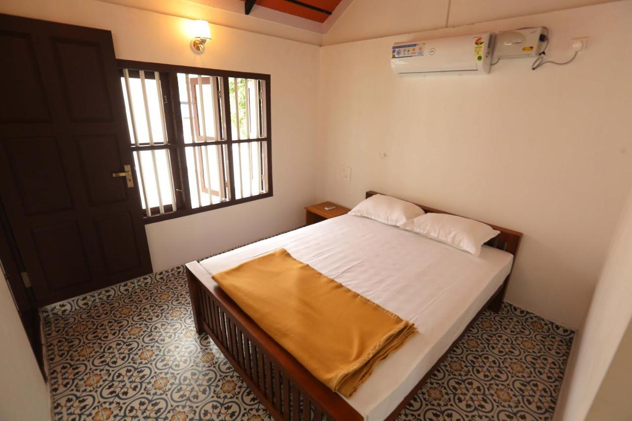 Hôtel Kira Palace Residency à Ernakulam Extérieur photo