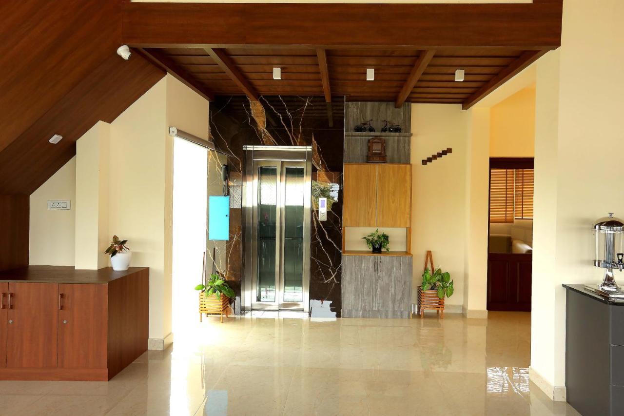 Hôtel Kira Palace Residency à Ernakulam Extérieur photo
